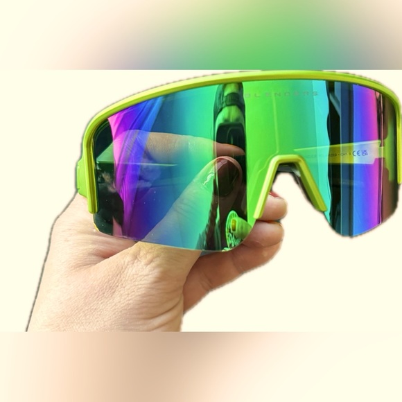 Blenders Polarized Sunglasses - Picture 3 of 4